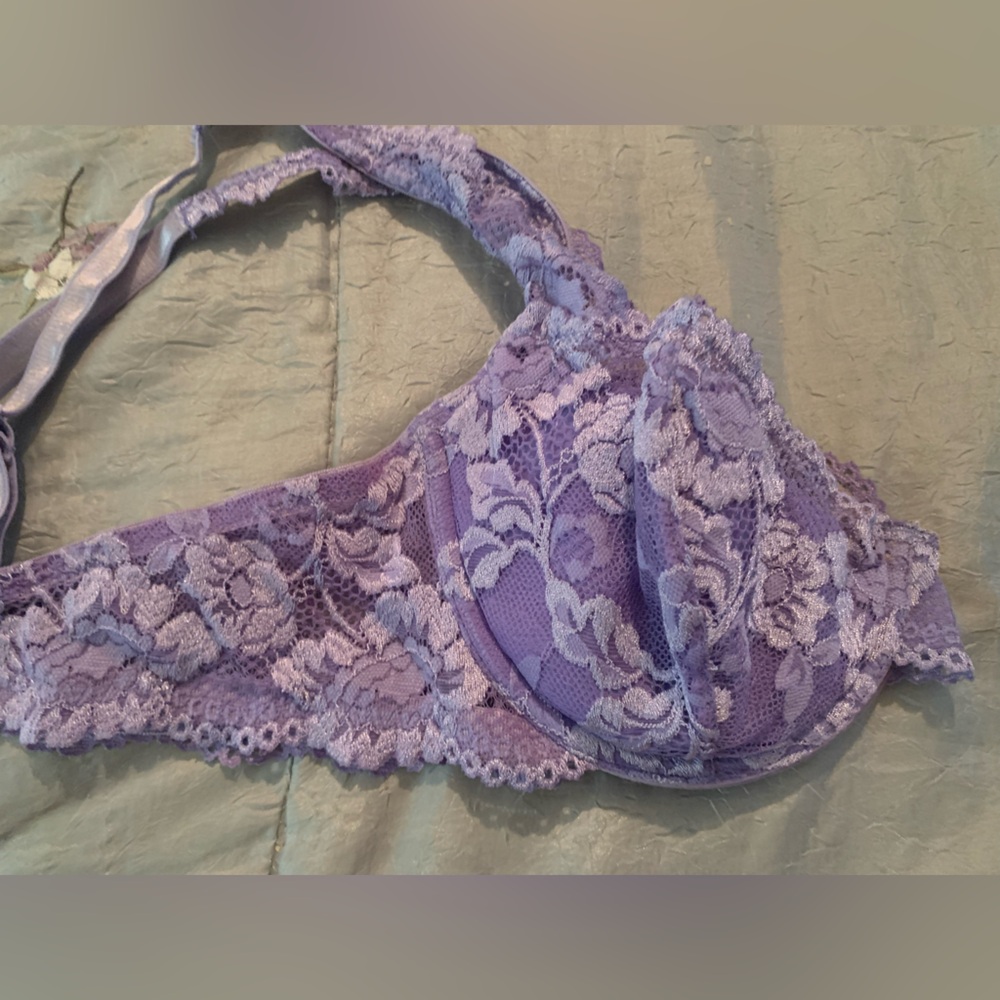 ❤️3/$20 - Victoria’s Secret underwire lace bra.